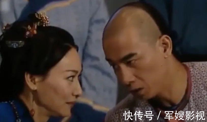 61歲惠英紅現身綜藝《大灣仔之夜》,14年后與陳小春再續母子緣