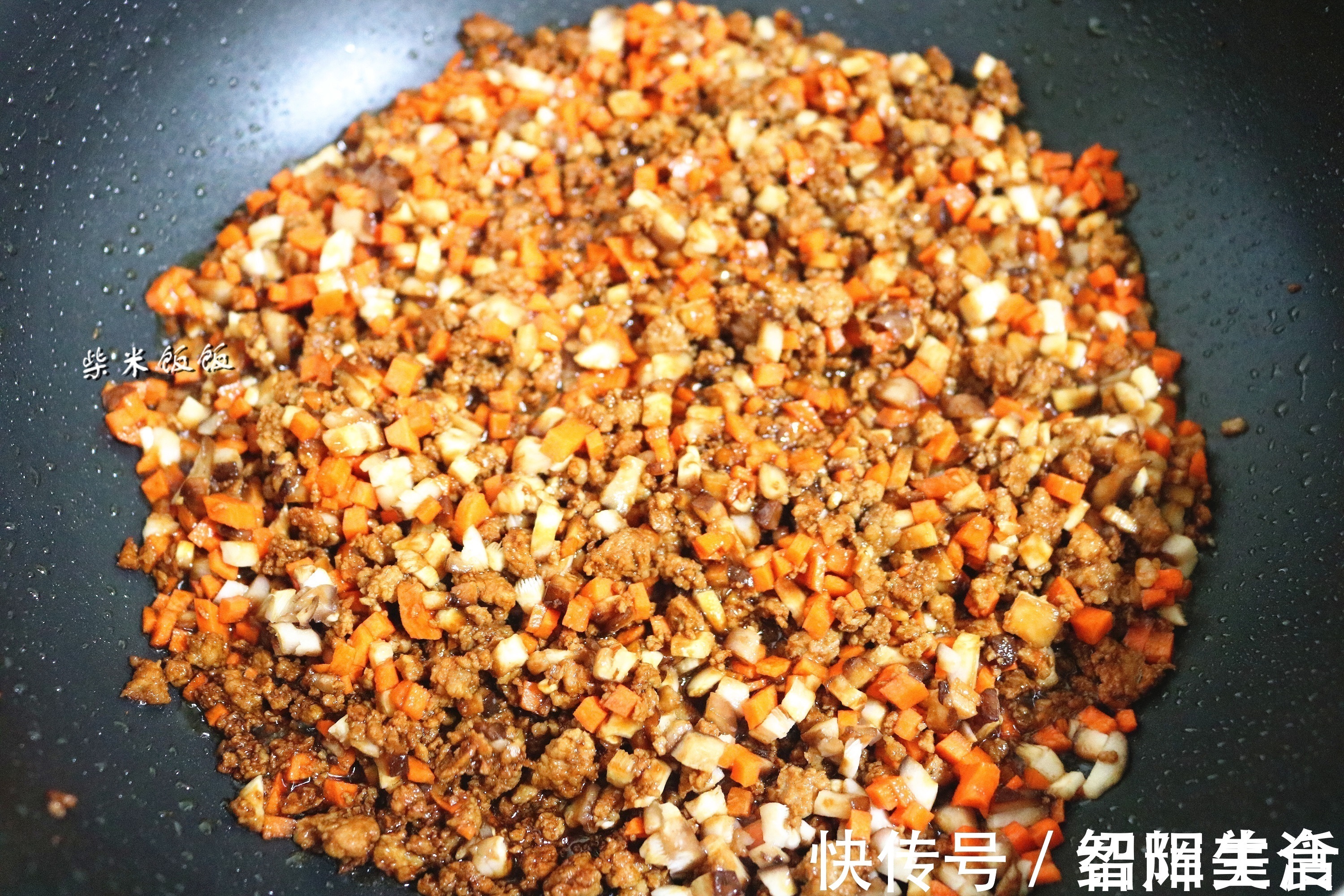 糯米|我家吃烧麦从不买，这做法简单，捏一捏10分钟出锅，4个不够吃