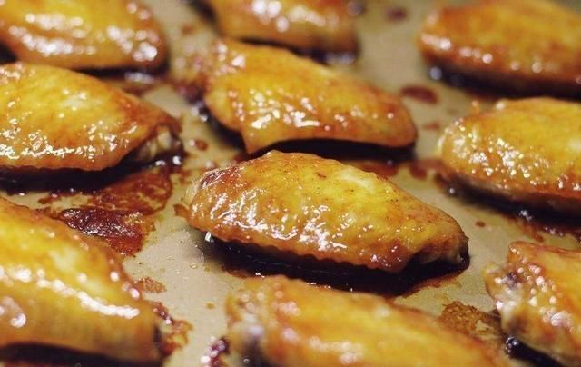 保鲜袋|这才是鸡翅最爽的吃法，提前腌一下，鸡翅香气扑鼻，越吃越好吃