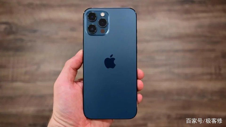 iPhone|极客修：iPhone 12 系列深陷“绿屏门”，却盖不过这项硬实力！