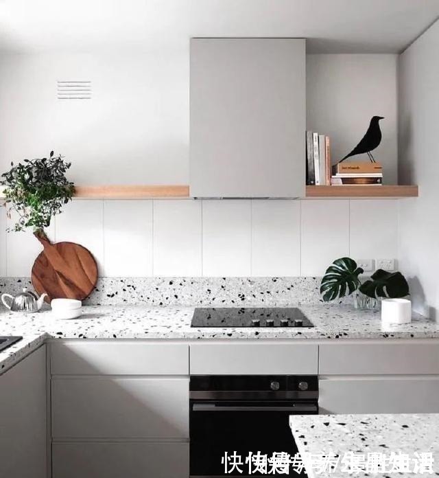 铺设|兜兜转转，曾被淘汰的水磨石，如今又火了，这独特性谁也代替不了！