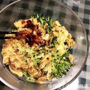 餐桌|夏天餐桌上最受欢迎的一道菜，做法简单，5分钟就搞定，百吃不腻