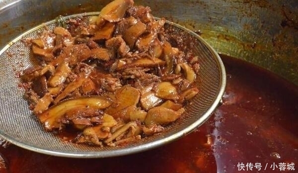 食客|小夫妻开餐馆,大乱炖10元一份米饭不限量,食客奔着老板娘来