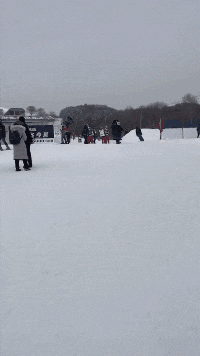 |搞笑GIF:这群臭小子坏得很