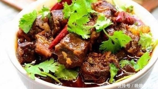 美食推荐：红烧肉烧干豆腐结，腐竹炒木耳，青椒炒肉，葱头烩羊肉