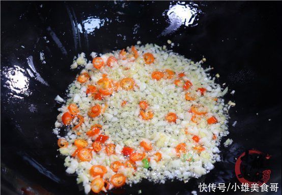 铲子|炒猪血时，马上下锅就错了！牢记这一招，猪血嫩滑无腥味