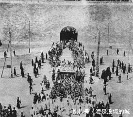 纸糊|慈禧下葬时的大场面，纸糊的真人要一起灰飞烟灭！