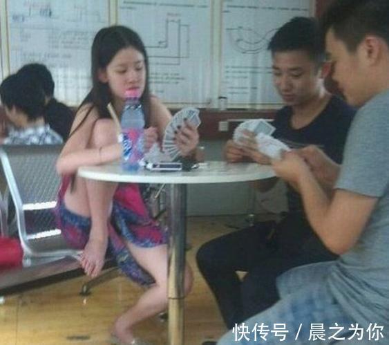 |搞笑趣图:女神和女汉子坐姿的区别