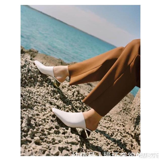 乖,穿高跟凉鞋的正确姿势送你,有了它,今夏的“女人味”有救了