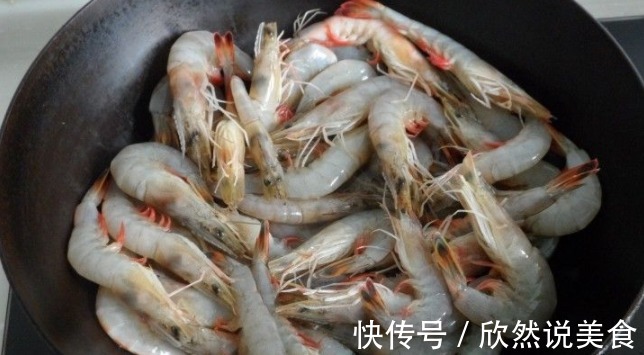 煮冷冻虾时，别直接下锅煮！再加这一步，虾肉新鲜嫩滑，好吃不腥