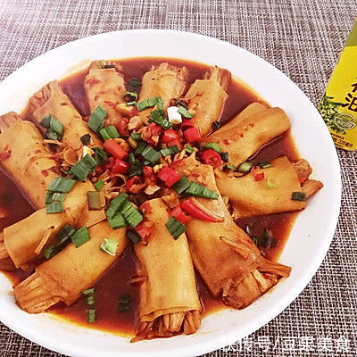 #清香麻爽秒入魂#金针菇豆皮卷，鲜香麻爽，好吃的没得说