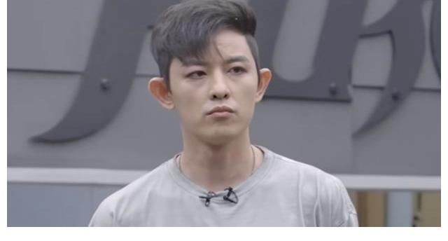 胡海泉|《披荊斬棘的哥哥》二公槽點(diǎn)多，專家團(tuán)又膈應(yīng)人，敖犬?dāng)」饴啡司?
onload=