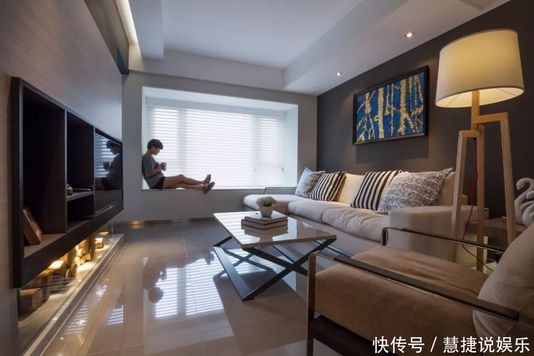 简约|33款高级灰的客厅,简约空间的高级感