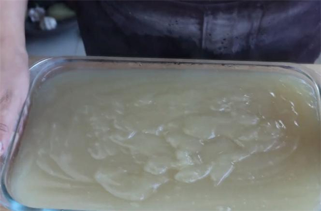 红薯淀粉|教你正宗的红薯凉粉做法,淀粉和水的比例告诉你,劲道爽滑超好吃