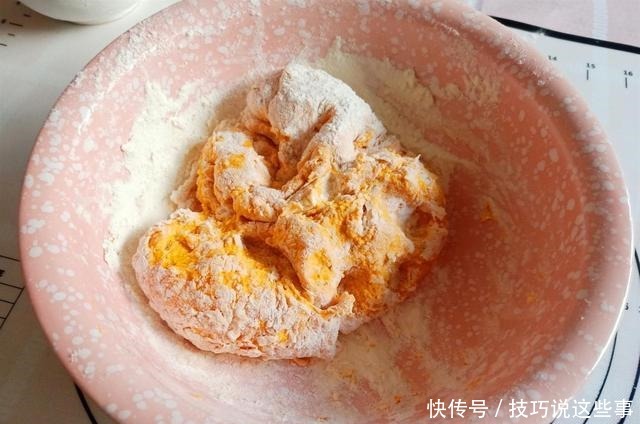 1块南瓜,1碗面粉,早餐学会这样做,我家一周吃三次都不烦!