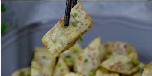 香粉|芋头这样做最好吃,一炸二炒两步搞定,外皮酥脆,内里咸香粉糯