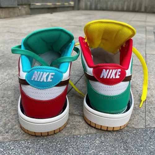 第一次曝光！Nike Dunk Low “ Free 99 ” 不对称鸳鸯设计太炸了！