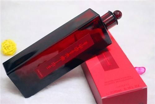 什么牌子的爽肤水最好用?保湿、美白、抗衰老,更加饱满有弹性