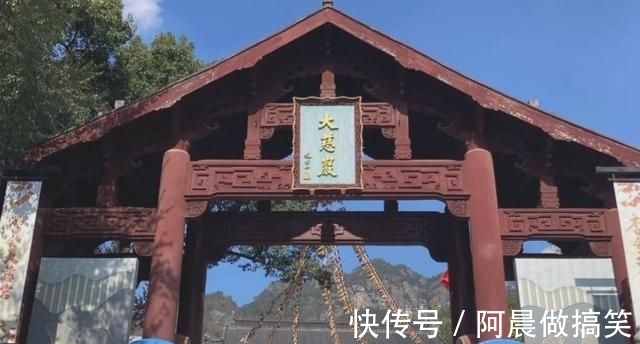 寺庙|浙江这座寺庙十分奇特，建于悬崖内部，吸引超多年轻人来打卡！