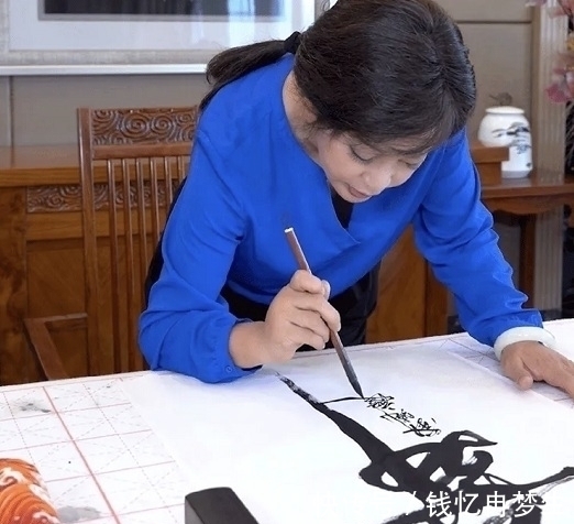 曾来德&刘晓庆新书法获认可,一个舞字价值9999元,粉丝形容并不贵!