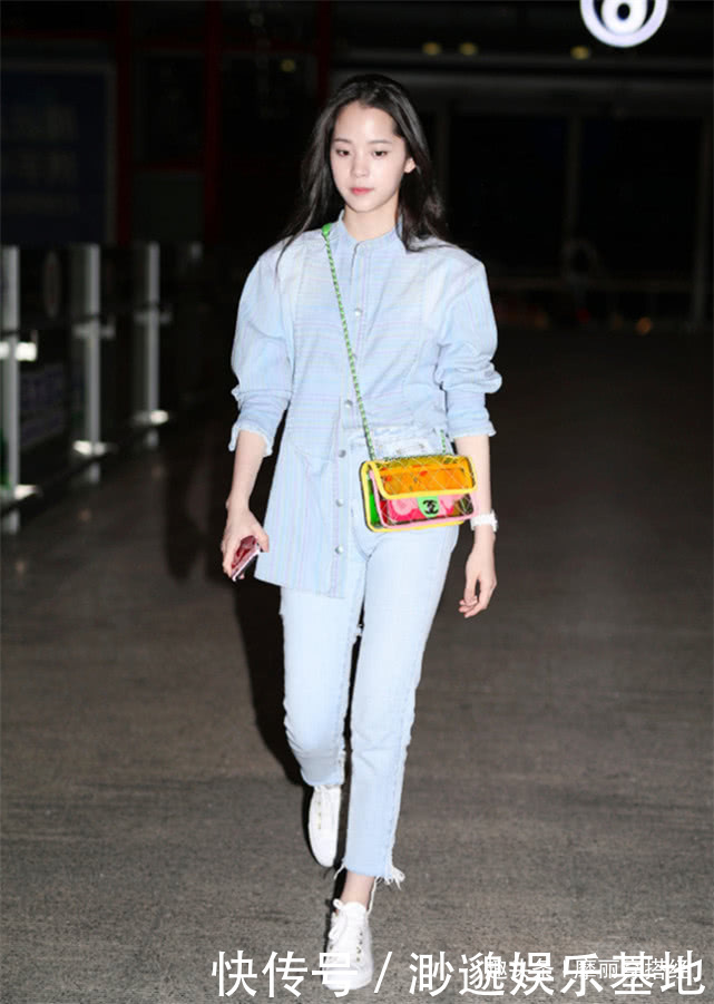 辣妈|减龄十足的白色帆布鞋才是夏季首选,轻松美回初恋,好生喜欢