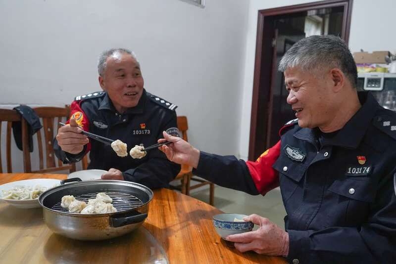 【新春走基层】铁警老伙计的最后一班春运岗