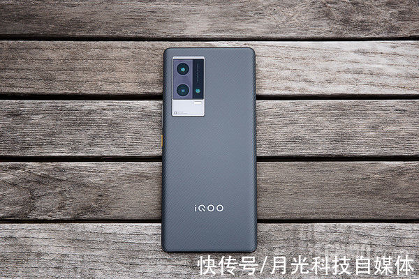 iqoo8|旗舰天花板让路，骁龙888 Plus+2K E5屏+120W，4000挡位没对手