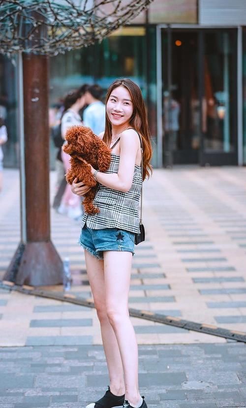 街拍：学习穿搭的意义，时尚不在于你要拥有多么多的衣服