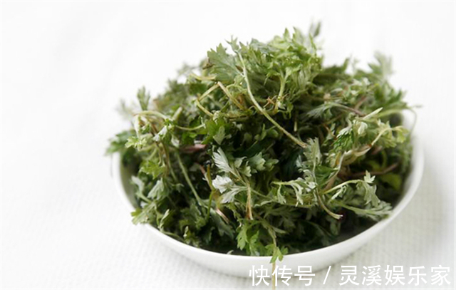 艾草煮鸡蛋|农村老人用艾叶制作成枕头,艾叶枕头有到底有什么好处呢