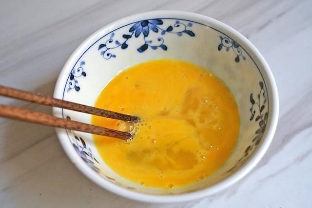 鲜香|好吃不贵的鸡蛋炒粉条,鲜香味美,不坨不粘锅,新手也能轻松学会
