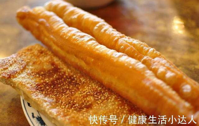 大便|常吃4种食物,毁掉肠道健康,教你一个简单方法,识别肠癌