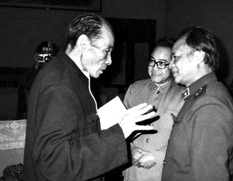 不想|1975年,黄维被特赦后最不想见两个人,见到他们后总是怒目圆睁