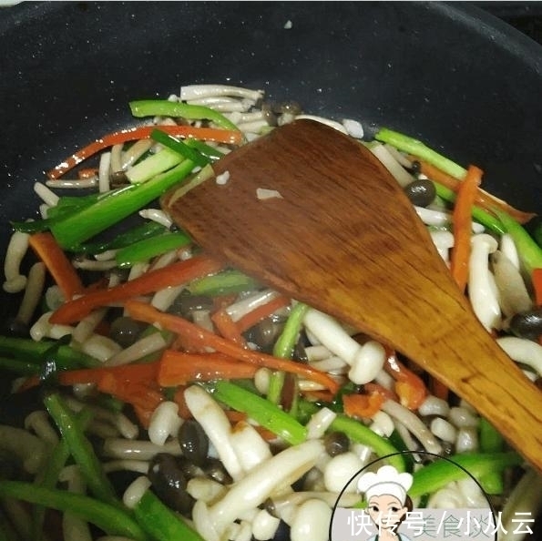 好吃|这两种素菜一起炒,原来这么好吃,难怪儿子喜欢,还埋怨我做少了
