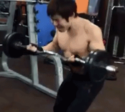 |搞笑趣图:为了给闺蜜拍个照,妹子也是够拼了