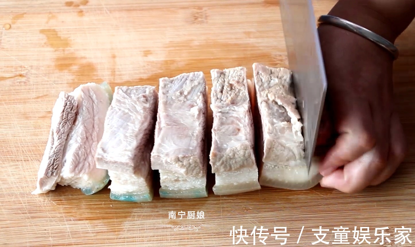五花肉|做红烧肉时，焯水和直接炖都不对，大厨教你正确做法，软糯还不腻