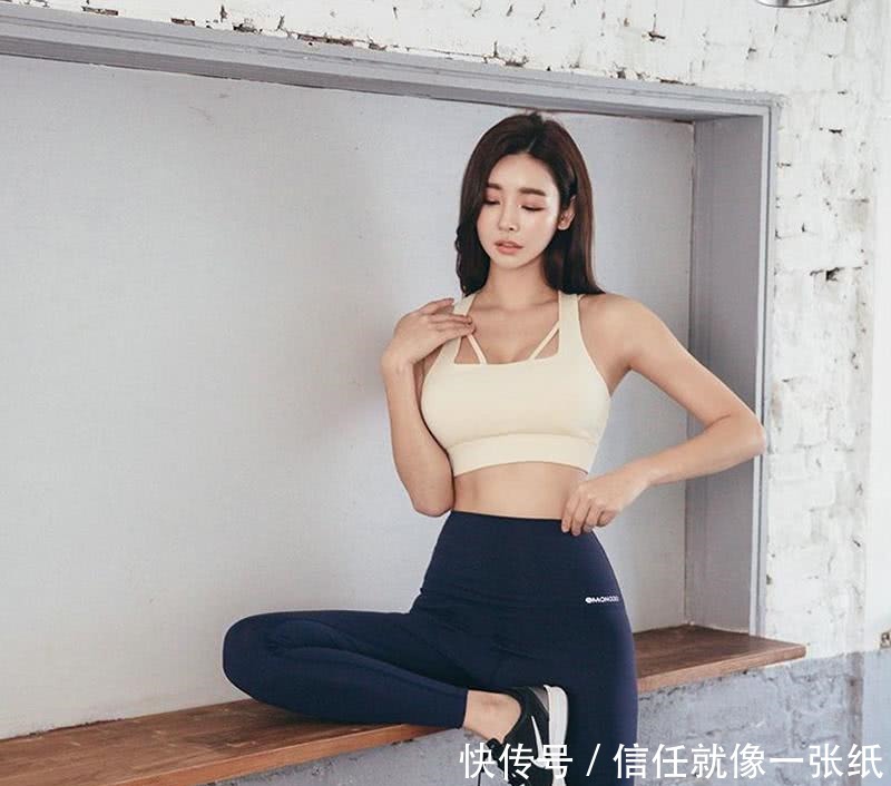 清纯小姐姐黑色紧身裤, 时尚的穿衣搭配, 尽显时尚青春!