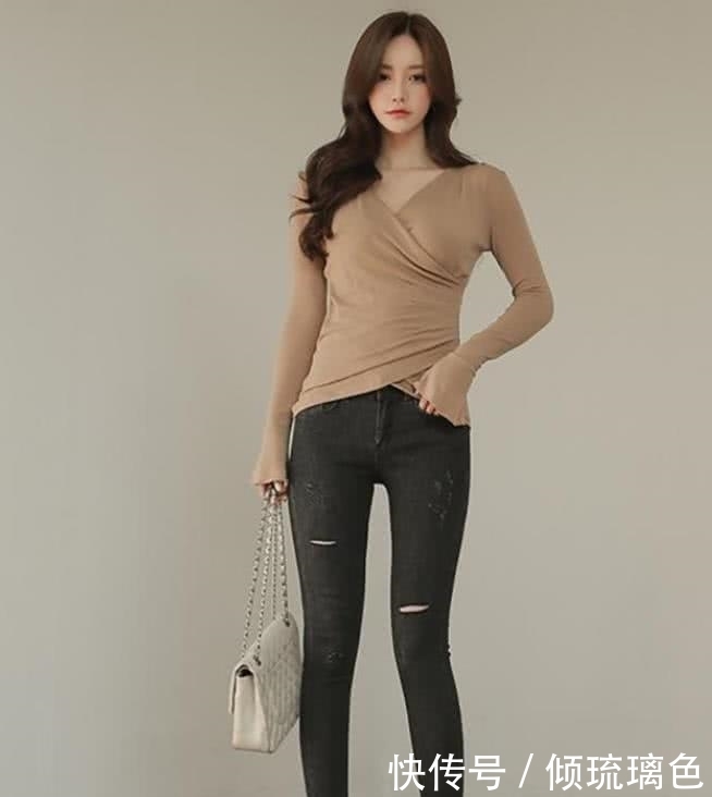 一条潇洒随性的牛仔裤,有助于改善你迟钝的穿衣打扮