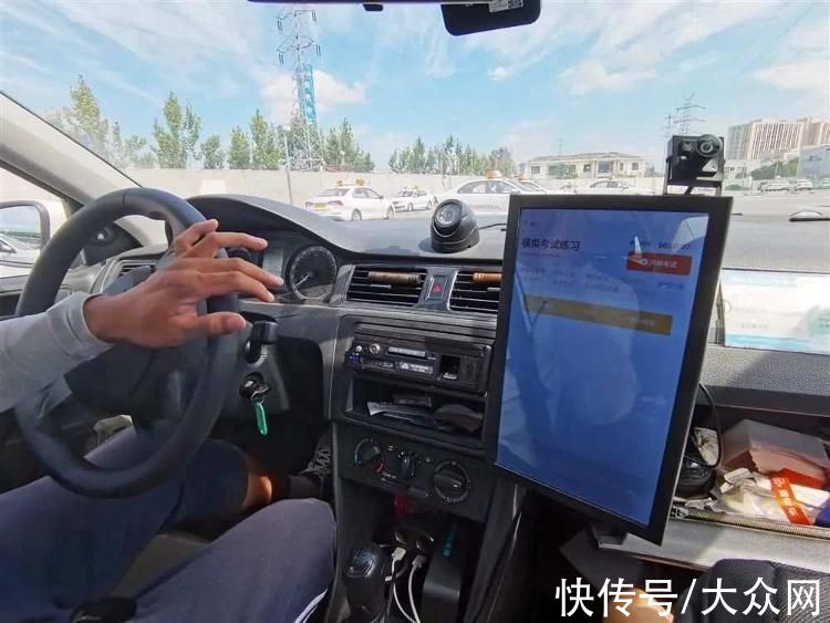 投诉|互联网驾校靠谱吗？“派学车”被投诉用AI教学应付学员