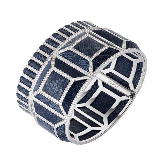 今年珠宝设计也“降级”珠宝加入布艺耍个性,辣妈也走前卫风