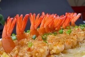  蒜蓉粉丝虾的做法，做法简单，味道鲜美，蒜蓉酱的详细做法看我上一个菜谱