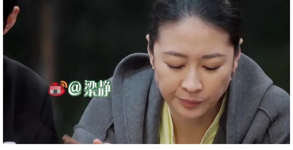 那英|那英到底哪来的自信?怼完杨紫,又当众吐槽黄磊做的鸡爪没味!