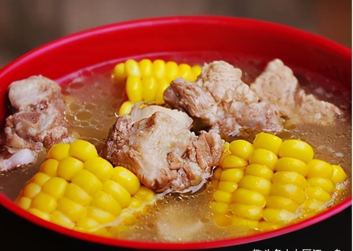 赶紧|炖排骨时,记住“3不放”,排骨汤鲜味浓无腥味,赶紧告诉家里人