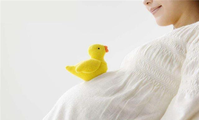 丈夫|宝妈下楼“拿快递”,久久不归丈夫起疑,找到了人后哭笑不得