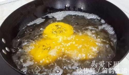 在家面粉别炸油条了，开水一烫，比蛋糕烧饼还香，真的非常美味