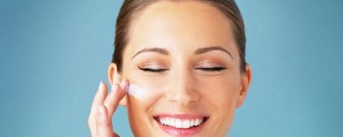 不想自己老得快，护肤工作要做好！那么怎样洗脸才对皮肤好呢？