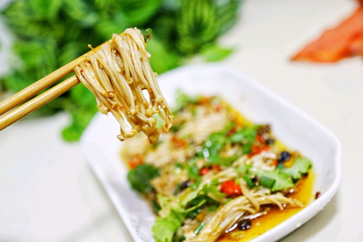 金针菇次吃法,大人孩子都爱吃,烤一烤就出锅,香气四溢