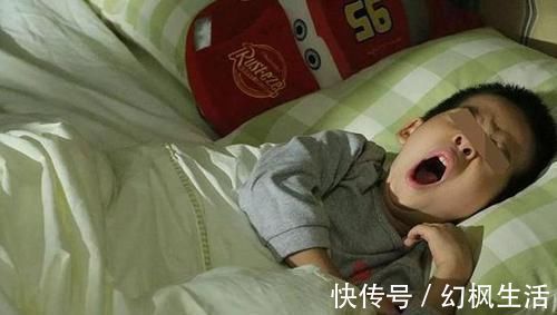 监控|“只要我跑得够快就抓不到我”,小学生迟到,监控仅拍下一道残影