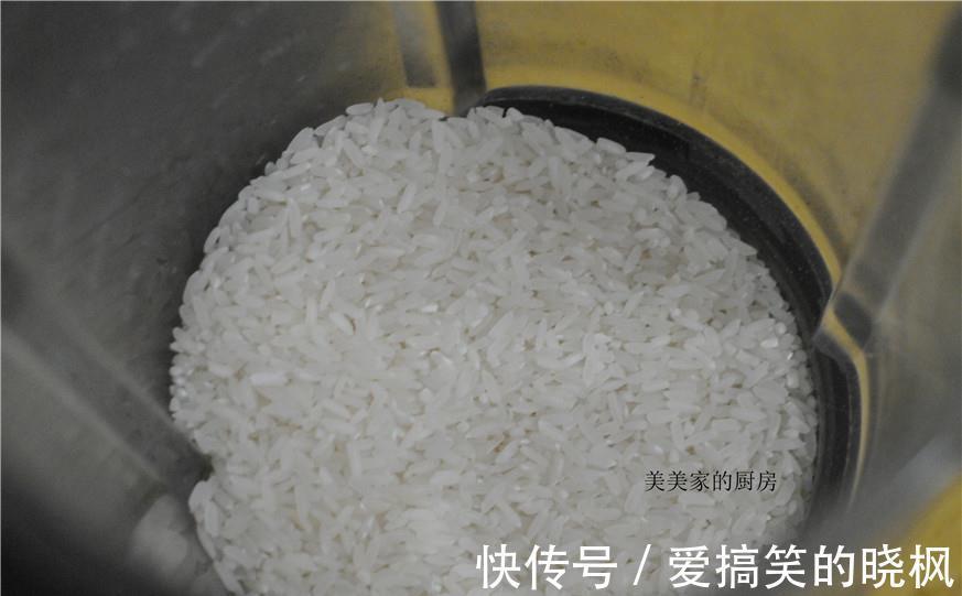 黑豆糕|夏天湿气重,补药一堆,不如吃它一块,清爽粉糯,凉吃更带劲!