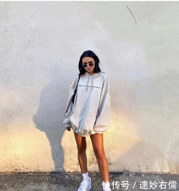 女人过了40岁，少穿“花”衣服，多穿这三个高级色，洋气显白