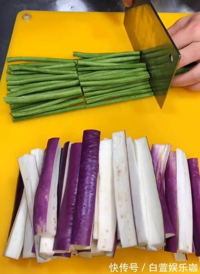 豆角烧茄子|今天美食，豆角烧茄子，在家自己做的饭店炒菜！能吃三碗大米饭